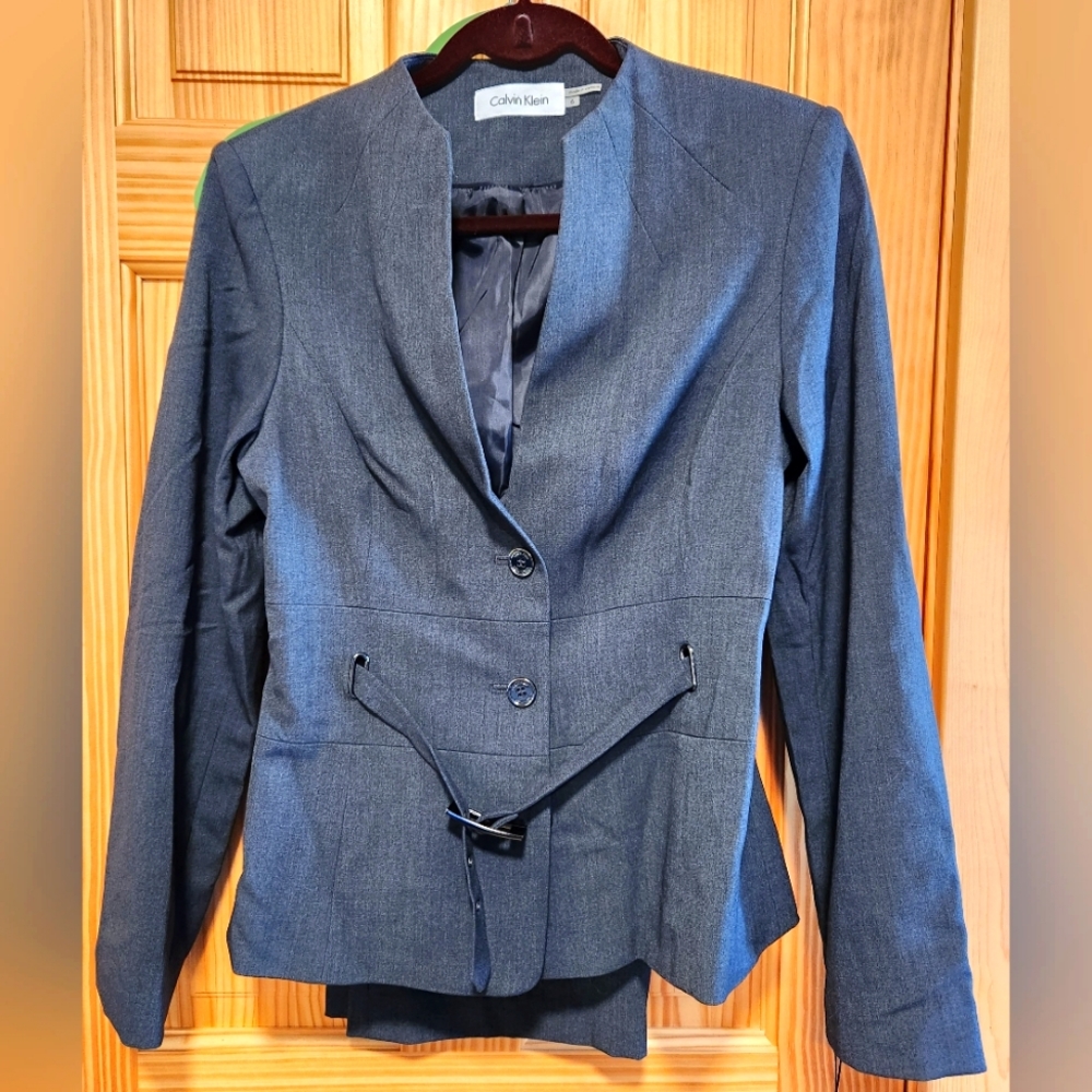 Calvin Klein women's 2 PC. Suit. NEW